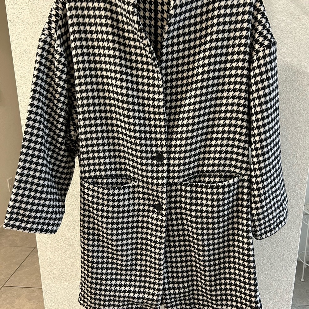 Women’s knee length coat. A bit oversized. New